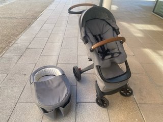 Carrito Stokke gris