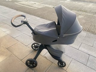Carrito Stokke gris