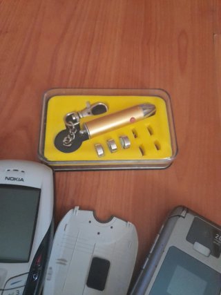 Lote móviles vintage Nokia y puntero láser