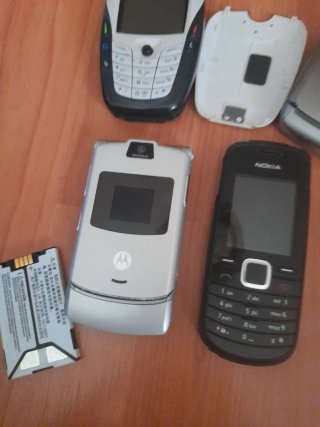 Lote móviles vintage Nokia y puntero láser