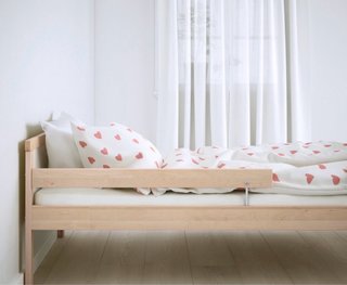 Cama infantil IKEA madera con barrera y colchon