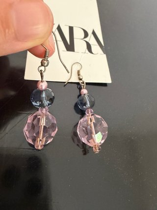 Orecchini Zara con perle blu e rosa
