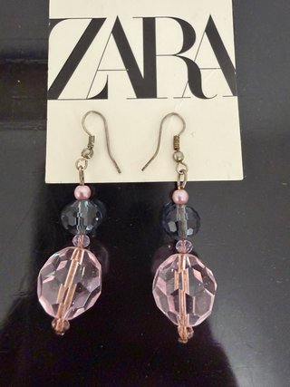 Orecchini Zara con perle blu e rosa