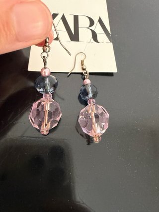 Orecchini Zara con perle blu e rosa
