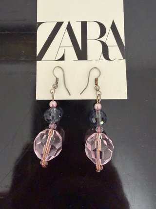 Orecchini Zara con perle blu e rosa