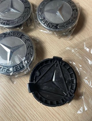PACK TAPABUJES MERCEDES 75 mm + TAPONES VÁLVULA