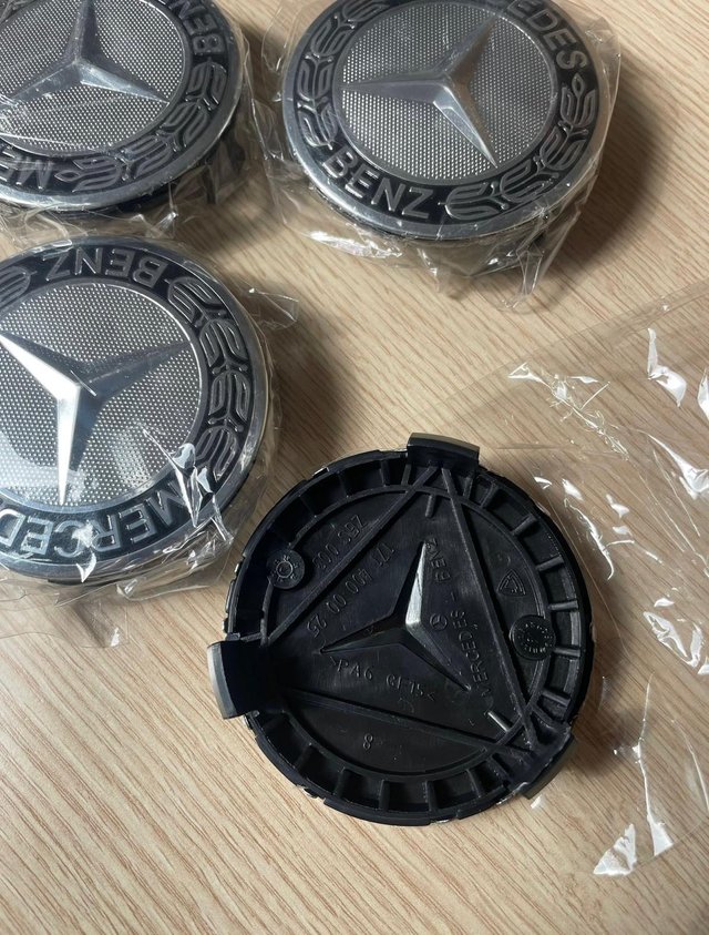 PACK TAPABUJES MERCEDES 75 mm + TAPONES VÁLVULA