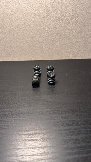 PACK TAPABUJES MERCEDES 75 mm + TAPONES VÁLVULA
