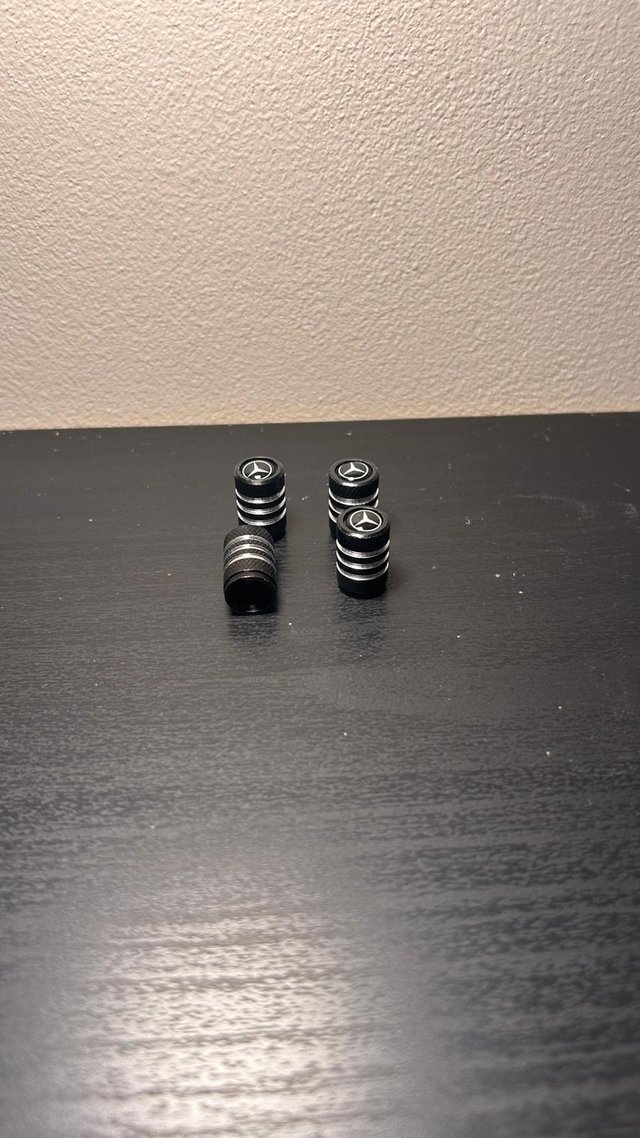 PACK TAPABUJES MERCEDES 75 mm + TAPONES VÁLVULA