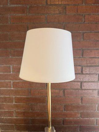 Lámpara de mesa diseño vintage dorada con pantalla