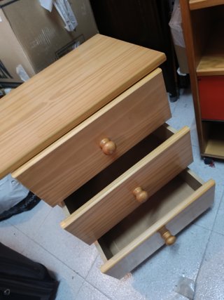 Mesita de noche madera pino 3 cajones