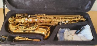 Saxofón Alto Eb Dorado + Accesorios