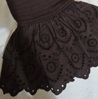 Top Stradivarius marrón con volantes