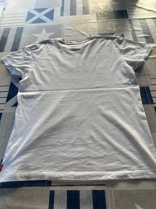 Camiseta Levi's blanca logo rojo 14 años