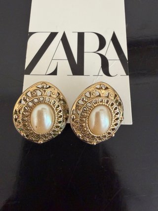 Orecchini Zara dorati con perla