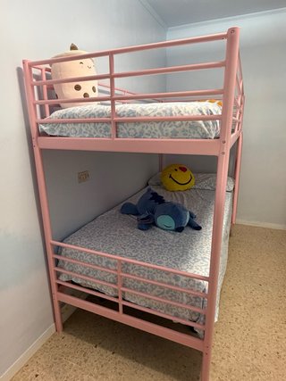 Litera Ikea SVÄRTA Rosa