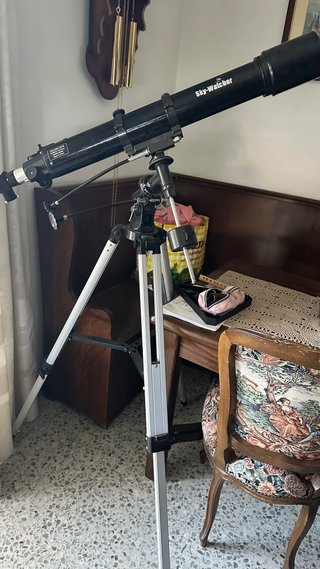 Telescopio Sky-Watcher 90/910 + Trípode