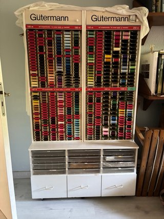 Mueble expositor hilos Gütermann