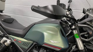 Moto Guzzi V 85 TT Verde/Plata