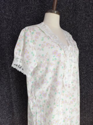 Camisón floral blanco con encaje,  Nuevo