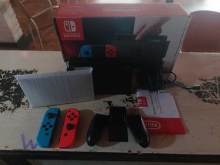 Nintendo Switch completa con caja original