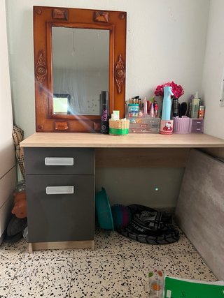 Escritorio tocador con espejo cajones y silla 130€