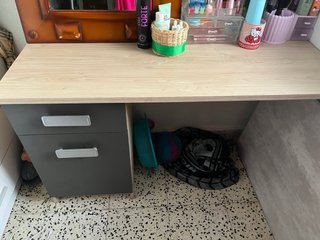Escritorio tocador con espejo cajones y silla 130€