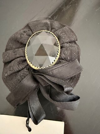 Spilla Zara nera con strass