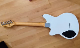 Ibanez RC230 Guitarra Eléctrica Blanca con funda
