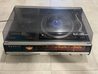 Grundig Studio 3010 Tocadiscos Cassette Radio