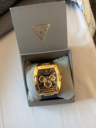 Reloj Guess Hombre Dorado y Negro autentico