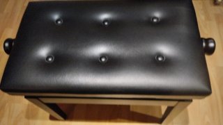 Piano Yamaha Arius YDP-144 con banqueta