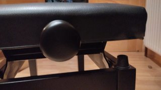 Piano Yamaha Arius YDP-144 con banqueta