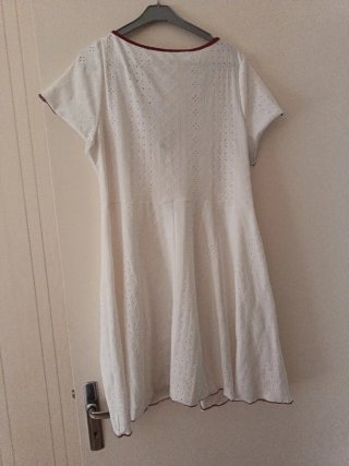 Vestido blanco corto con cordón