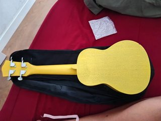 Ukelele,Funda Negra+ afinador + cuerda recambio