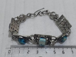 Colgante y pulsera.