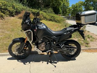 Honda Africa Twin Adventure Negra