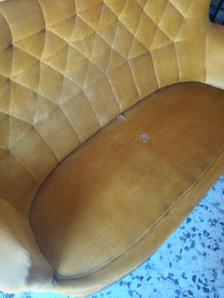 Sofá Vintage Terciopelo Dorado
