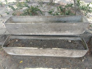 Jardinera de piedra rectangular
