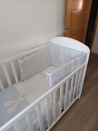 Conjunto de cuna blanco y azul