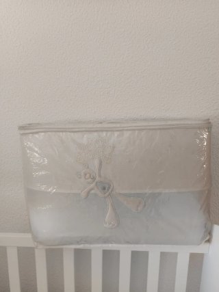 Conjunto de cuna blanco y azul