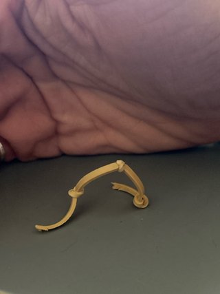 Goma icónica anudada