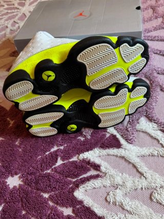 Jordan 13 Retro Talla 42 Blanco Amarillo