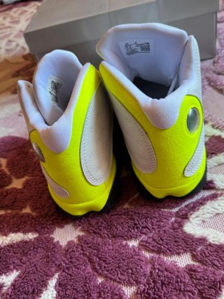 Jordan 13 Retro Talla 42 Blanco Amarillo
