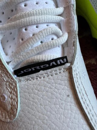 Jordan 13 Retro Talla 42 Blanco Amarillo