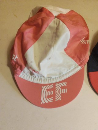 Gorras de ciclismo EF y Lidl trek