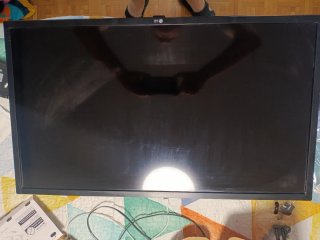 Televisor LG 32 Negro con enganche para colgar LED