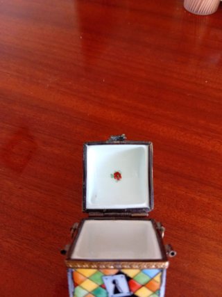 Cofre decorativo antiguo