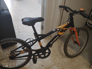 Bicicleta infantil BMX 20 naranja y negra