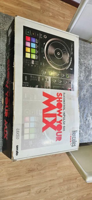 Mesa mezclas DJ Hercules Inpulse 500 + Decksaver